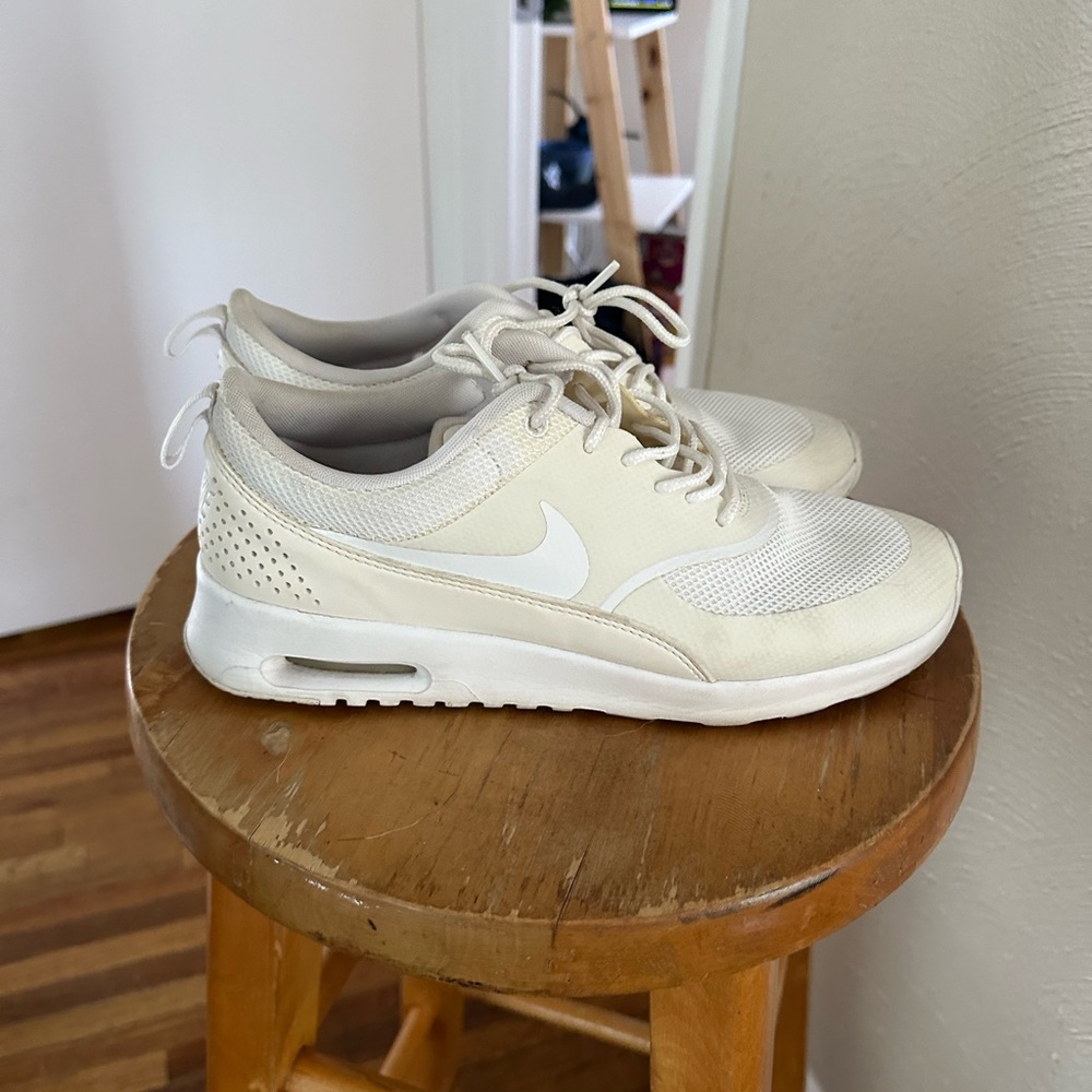 White Nike Air Max Thea